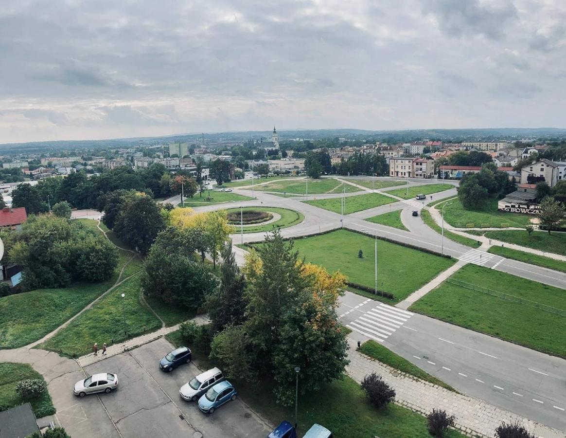 Mieszkanie W Centrum Miasta Ostrowiec Świętokrzyski Exteriér fotografie